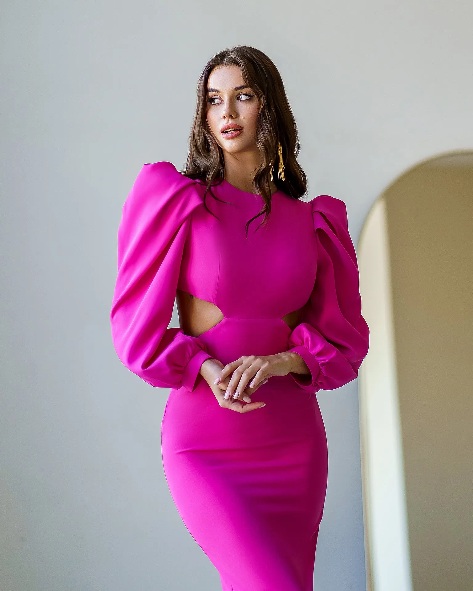 Crimson Backless Cut-Out Puff-Sleeve Midi Dress