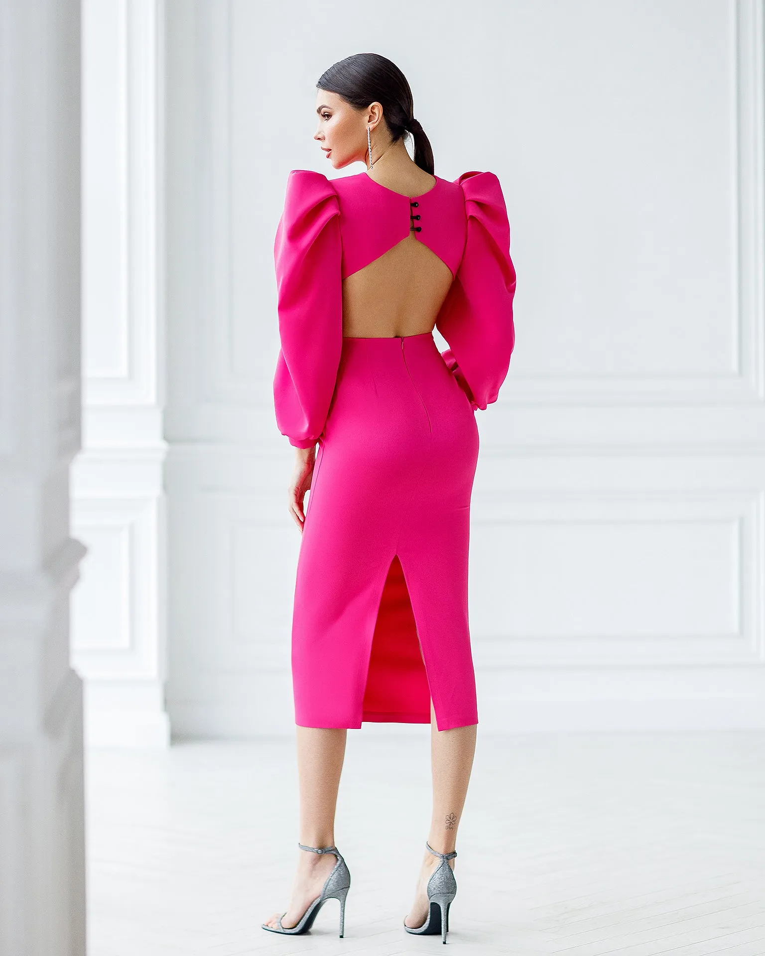 Crimson Backless Cut-Out Puff-Sleeve Midi Dress