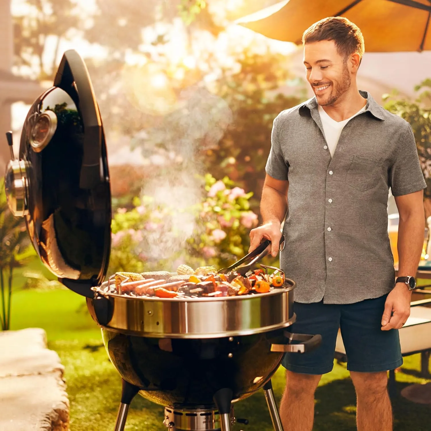 Napoleon PRO22K-LEG-3 Black PRO 22-Inch Charcoal Kettle Grill  Stainless Steel Spacer Ring, 363in² Cooking Area, Sturdy 4-Leg Design, 7-Inch Wheels