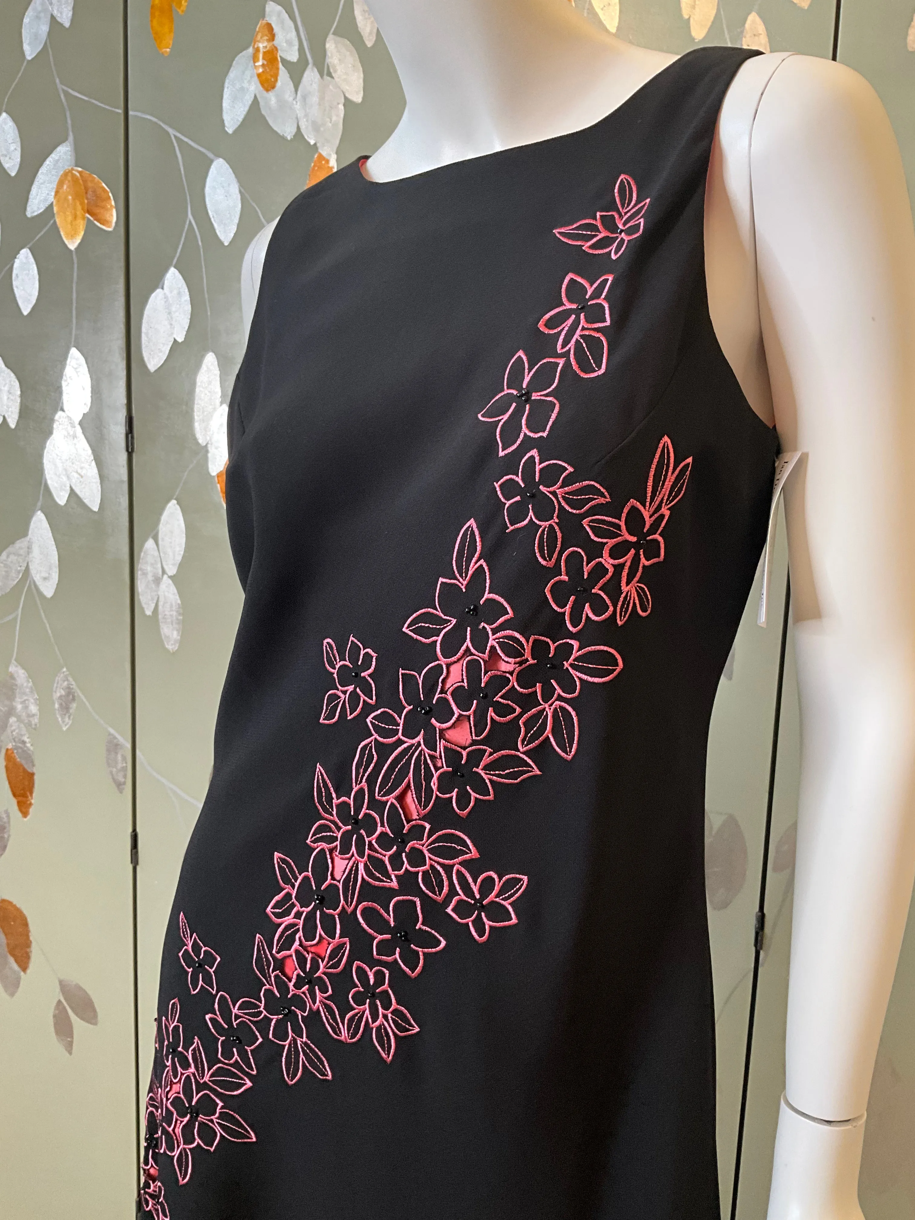 Vintage 1990s Black & Pink Floral Embroidery Dress, B40"